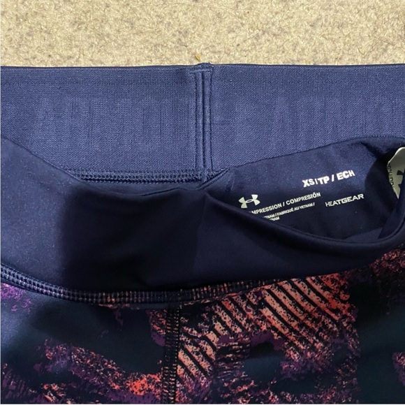 Like NEW Ladies Purple Pink Under armour shorts XS biking track running yoga - Picture 4 of 6